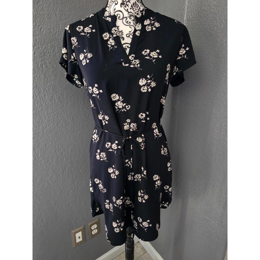Women's Forever 21 Dress With Belt Short Sleeve Floral Size Small Black Pullover